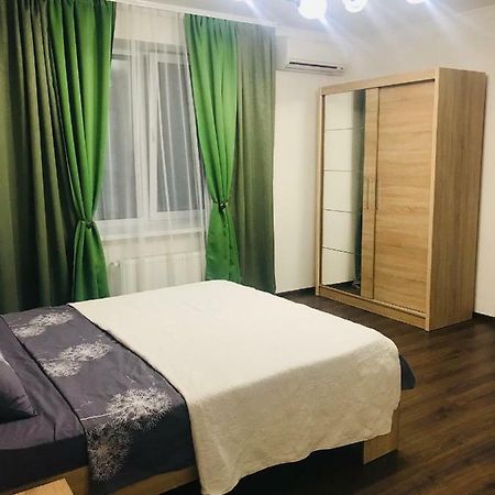 Naberezhna 10, Central Lutsk Appartement Buitenkant foto