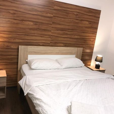 Naberezhna 10, Central Lutsk Appartement Buitenkant foto