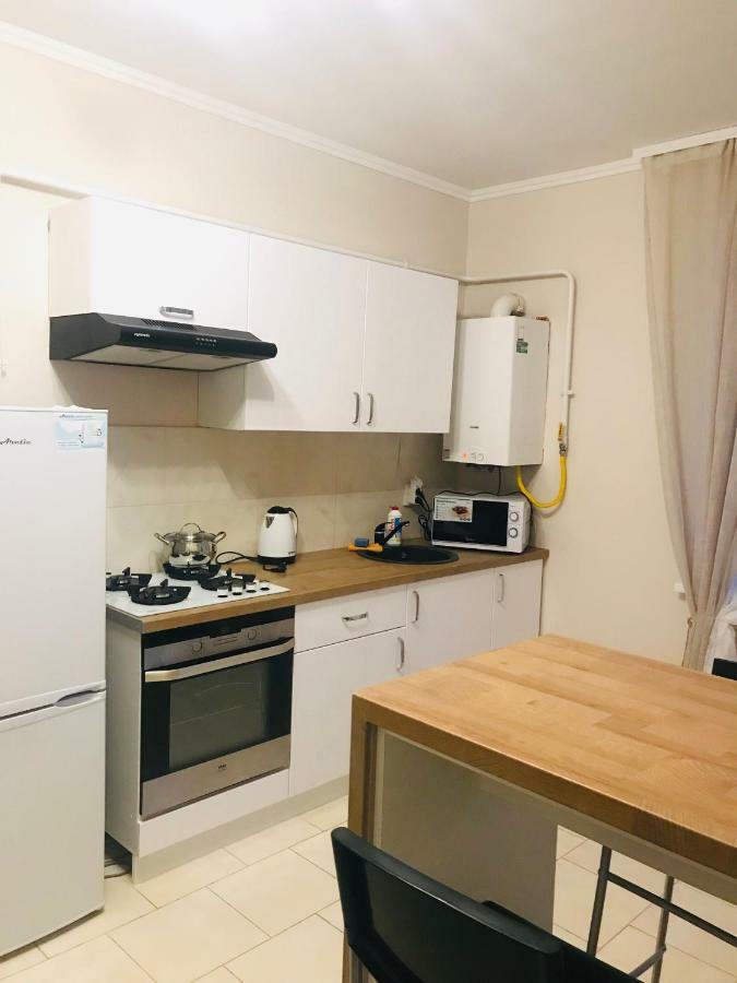 Naberezhna 10, Central Lutsk Appartement Buitenkant foto