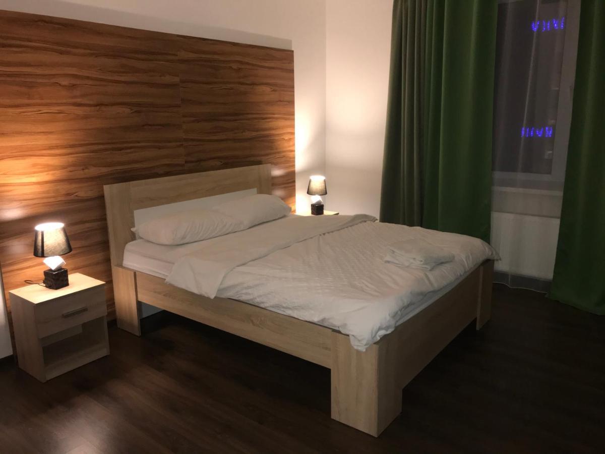 Naberezhna 10, Central Lutsk Appartement Buitenkant foto